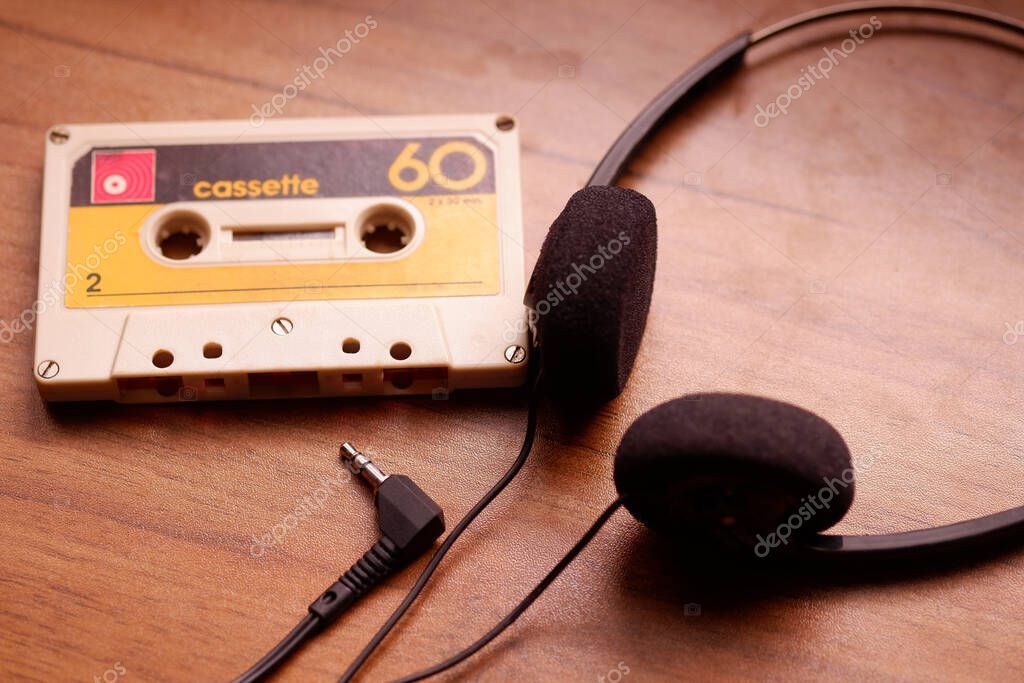 Schermo con playlist radiofonica e mixer audio